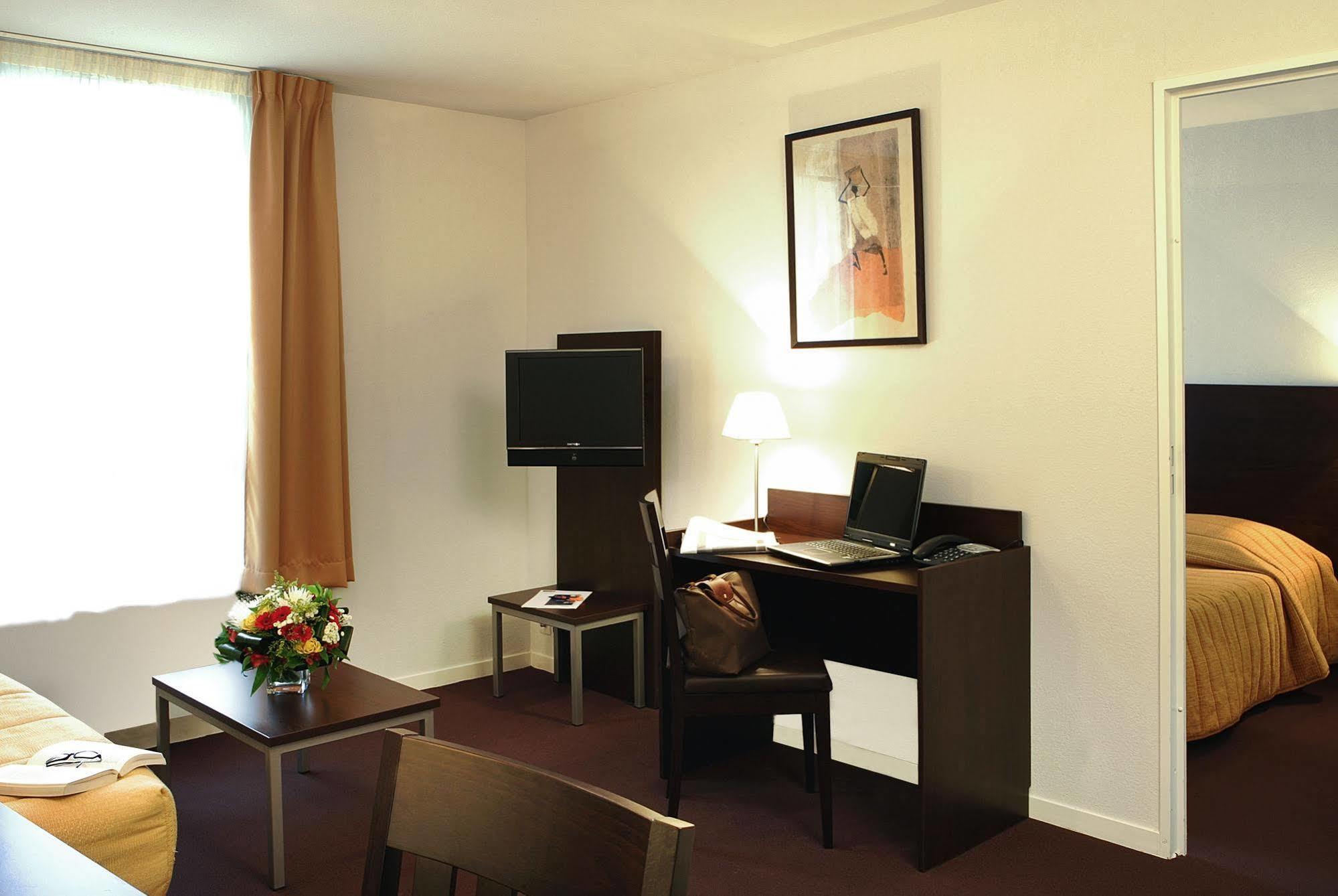 Aparthotel Adagio Access Paris Saint-Denis Pleyel Номер фото
